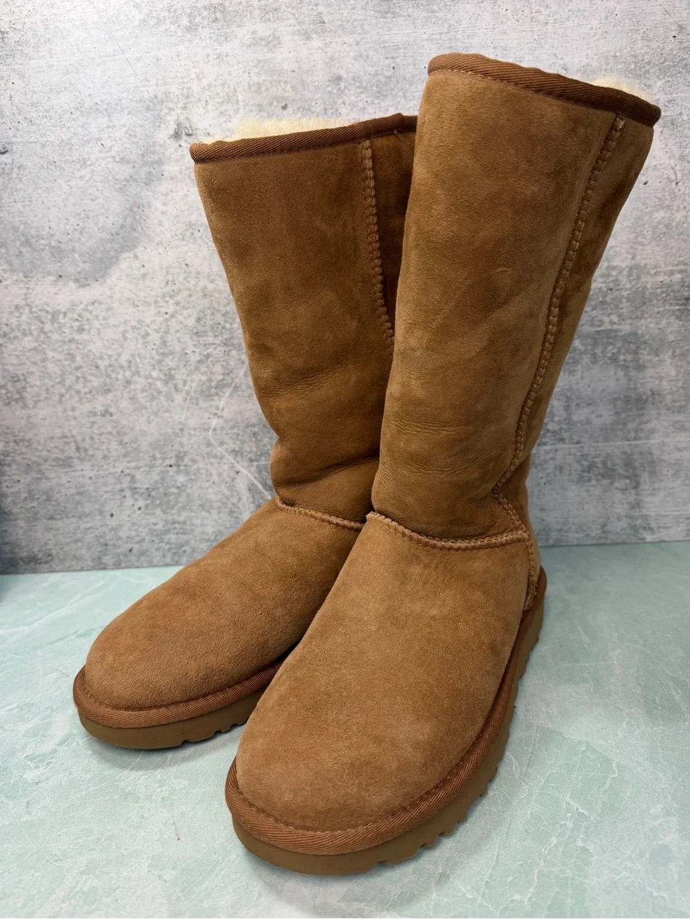 UGG Classic Tall Suede Winter Boots in Chestnut Shearling Lining Size 7